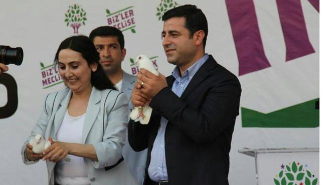 Προφυλακίσθηκαν οι ηγέτες του φιλοκουρδικού κόμματος HDP