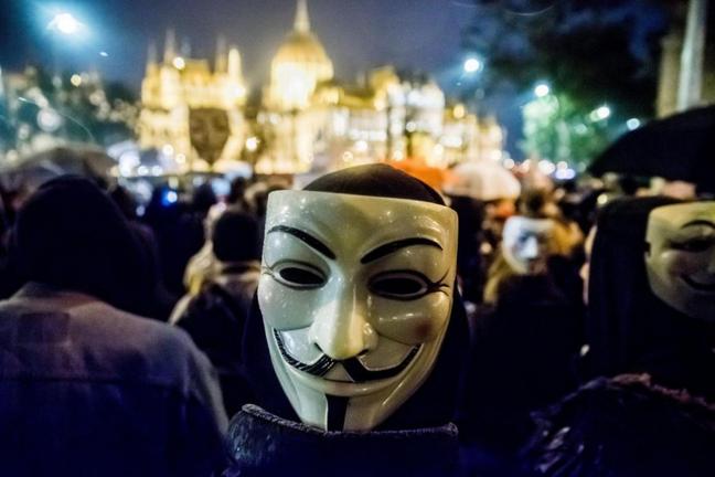 Λονδίνο: Χιλιάδες ακτιβιστές γιόρτασαν τη νύχτα του Guy Fawkes