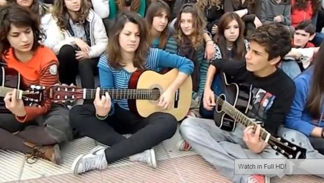 Το πιο γλυκό καλοσώρισμα στα προσφυγόπουλα από το Μουσικό Σχολείο Σερρών