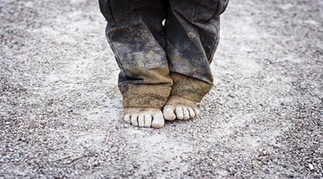 Eurostat: 4 στα 10 ελληνόπουλα ζουν σε συνθήκες φτώχειας