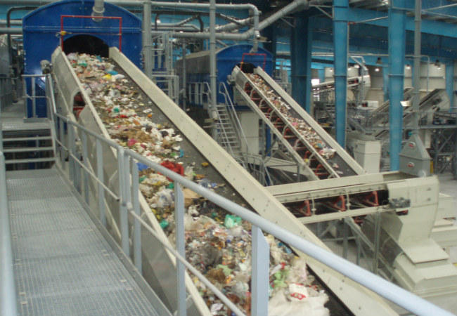Θέσεις εργασίας μέσω της διαχείρισης αποβλήτων «βλέπει» η κυβέρνηση