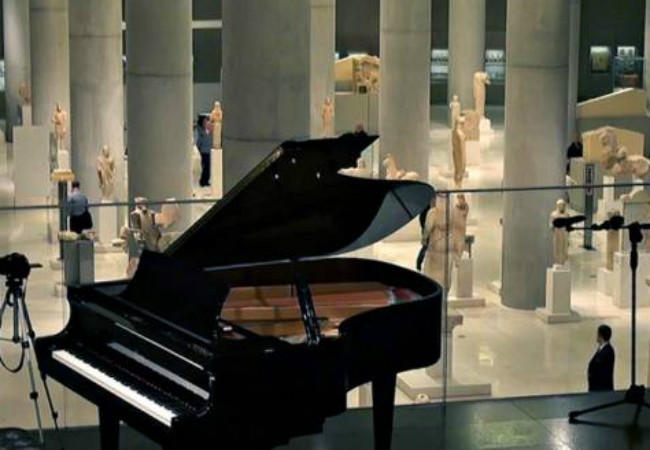 Ρεσιτάλ πιάνου στη σκιά της Ακρόπολης