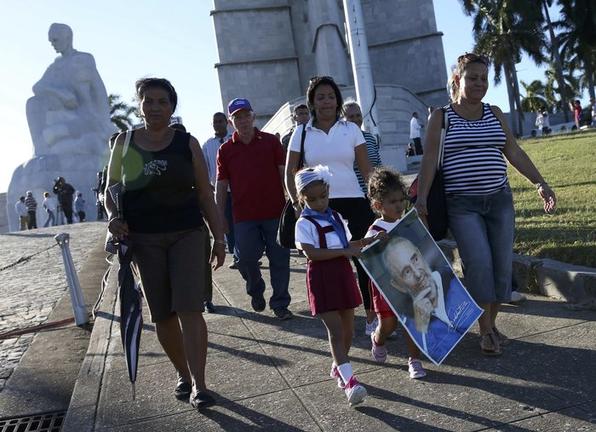 Οι Κουβανοί αποχαιρετούν τον ηγέτη τους [ΦΩΤΟ]