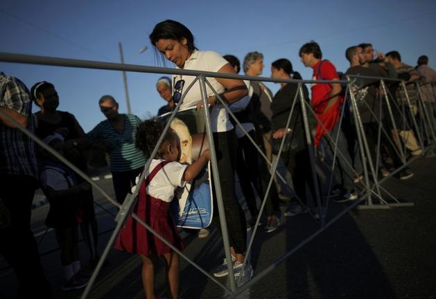 Οι Κουβανοί αποχαιρετούν τον ηγέτη τους [ΦΩΤΟ]