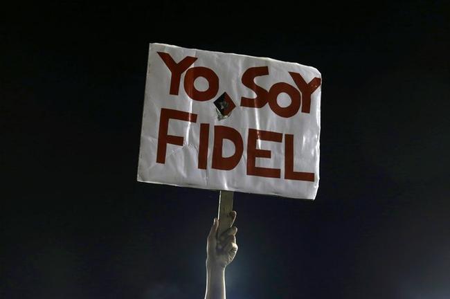 Οι Κουβανοί τον αποχαιρέτησαν φωνάζοντας "Είμαι ο Φιντέλ" [ΦΩΤΟ - ΒΙΝΤΕΟ]