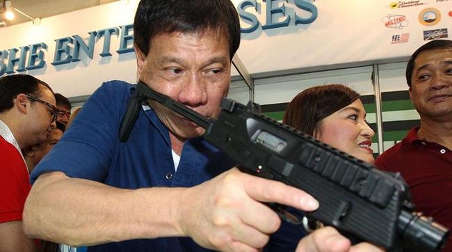 Ο πρόεδρος των Φιλιππίνων ομολογεί ότι είναι δολοφόνος