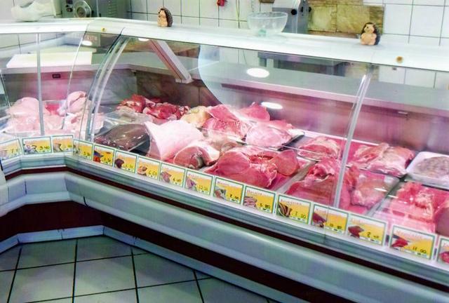 Κρέατα και παρασκευάσματα κρέατος κατασχέθηκαν σε κρεοπωλεία του Πειραιά