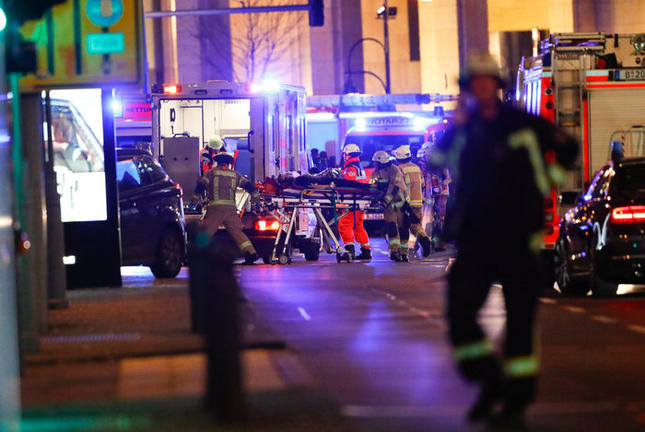 O τρόμος επέστρεψε στην Ευρώπη:12 νεκροί και δεκάδες τραυματίες από χτύπημα στο Βερολίνο [ΦΩΤΟ - BINTEO]