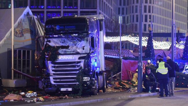 O τρόμος επέστρεψε στην Ευρώπη:12 νεκροί και δεκάδες τραυματίες από χτύπημα στο Βερολίνο [ΦΩΤΟ - BINTEO]