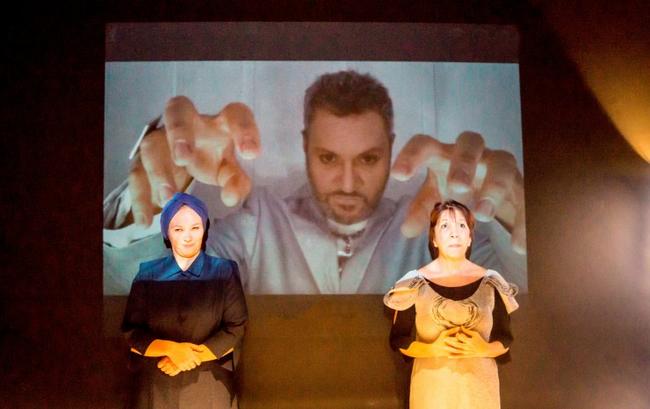 Το Skype μπήκε στο θέατρο