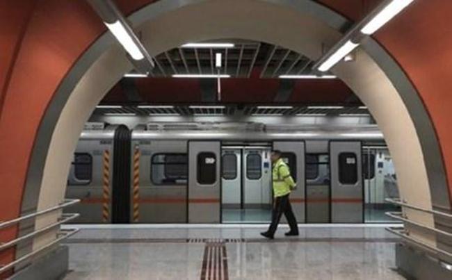 Ανοιχτοί όλο το 24ωρο για τη φιλοξενία των αστέγων τρεις σταθμοί του μετρό