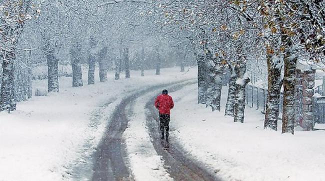 Πολικές θερμοκρασίες σε όλη τη χώρα - Ποιοι δρόμοι έκλεισαν στην Αττική λόγω χιονόπτωσης