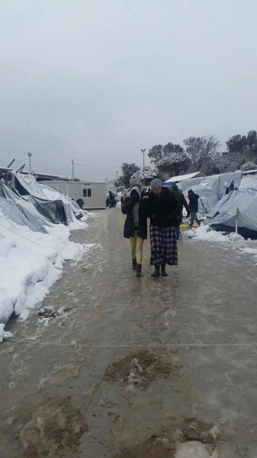 "Κύριε Μουζάλα, αφήστε τους πρόσφυγες να ζήσουν και όχι να παγώσουν στις σκηνές" [ΦΩΤΟ]