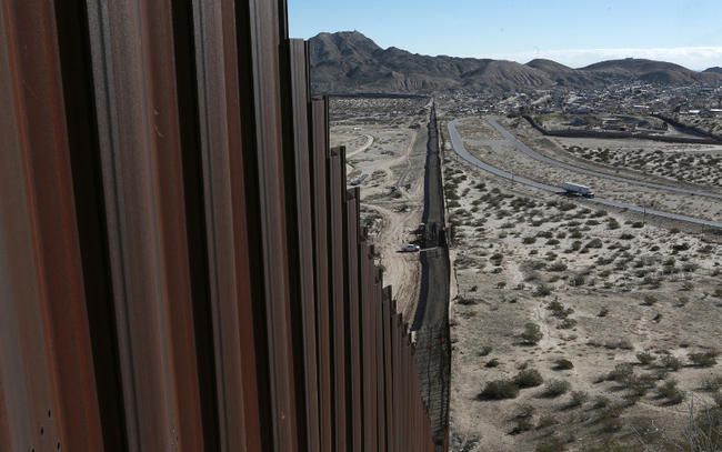 Τραμπ: Ξεκινά άμεσα η κατασκευή του τείχους στο Μεξικό