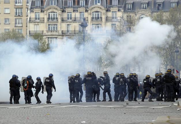Ταραχές ξέσπασαν ξανά στο Παρίσι