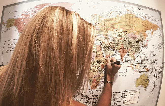 Πώς αυτή η 27χρονη κατάφερε να γυρίσει όλες τις χώρες του κόσμου μέσα σε 18 μήνες! [ΕΙΚΟΝΕΣ-ΒΙΝΤΕΟ]