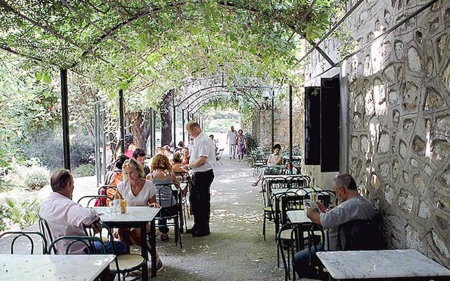 Τίτλοι τέλους για το πιο ιστορικό καφενείο της Αθήνας