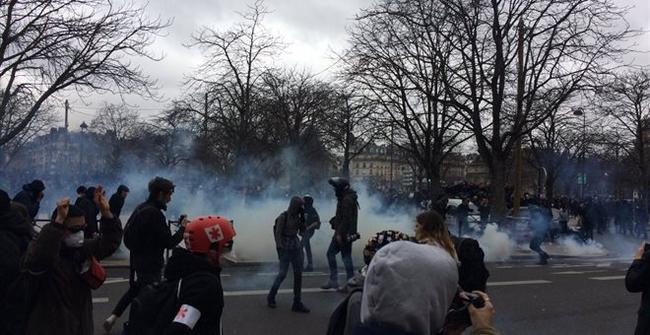Παρίσι: Συγκρούσεις μαθητών - αστυνομίας για τον βιασμό νεαρού