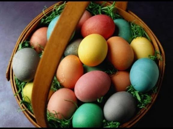 Πώς βάφουμε τα πασχαλινά αβγά με φυσικούς τρόπους, χωρίς χημικά [ΒΙΝΤΕΟ]