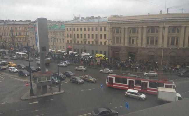 Οι πρώτες ΦΩΤΟ μετά την τρομακτική έκρηξη στο μετρό της Αγίας Πετρούπολης