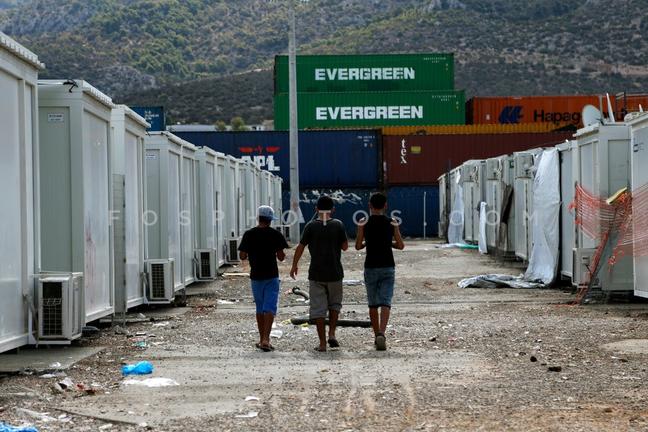 Μην παίζετε με την αγωνία για εργασία εκατοντάδων εργαζόμενων στα στρατόπεδα προσφύγων