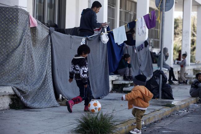 "Ολοι χάνουν τα λογικά τους στο Ελληνικό": Έκκληση της Διεθνούς Αμνηστίας για τους πρόσφυγες