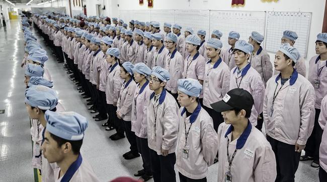 Αποκαλυπτική μαρτυρία για τις συνθήκες στα κινέζικα εργοστάσια που φτιάχνονται τα iPhone της Apple [ΒΙΝΤΕΟ]