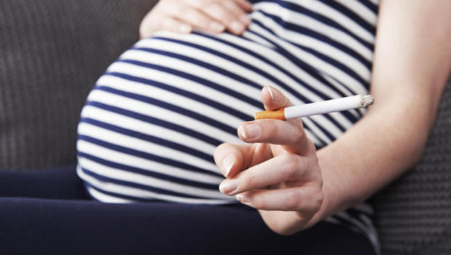 Και τα μάτια του μωρού βλάπτει το κάπνισμα στην εγκυμοσύνη