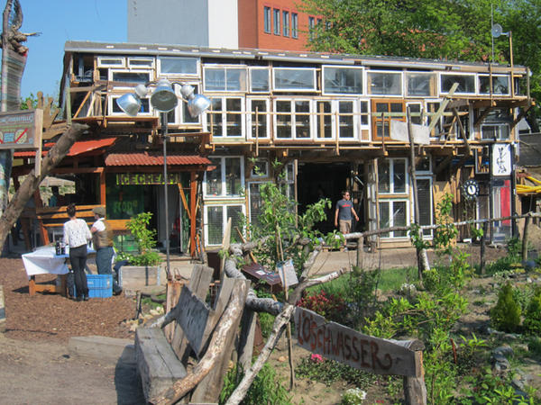 Ένα πρωτοφανές κοινωνικό πείραμα στο Βερολίνο: Δημιούργησαν αστικό αλληλέγγυο χωριό! [ΦΩΤΟΓΡΑΦΙΕΣ]
