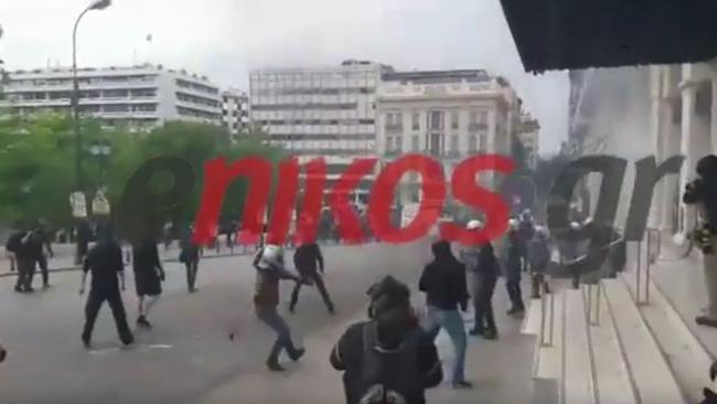 Επεισόδια και ρίψη χημικών στο Σύνταγμα [ΒΙΝΤΕΟ]
