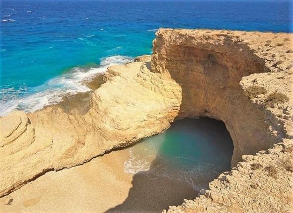 Μια απίστευτης ομορφιάς παραλία κρυμμένη καλά στο Αιγαίο