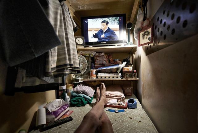 Απίστευτες ΦΩΤΟ από την ζωή στα σπίτια - φέρετρα του Χονγκ Κονγκ