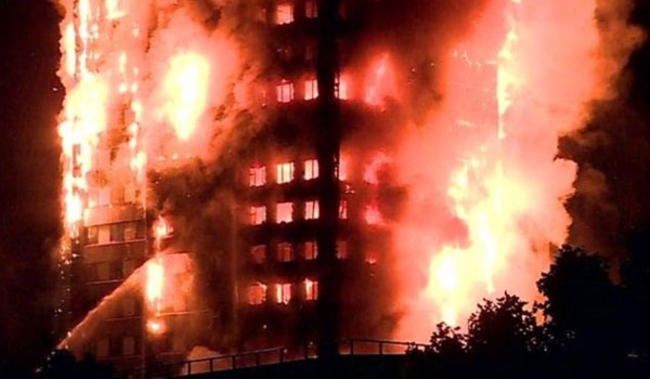 Πυρκαγιά στο Λονδίνο - Ένοικοι καταγγέλλουν: Ήταν προαναγγελθείσα ομαδική δολοφονία