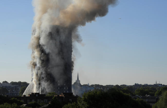 Λονδίνο: Τουλάχιστον 6 νεκροί από την τρομερή φωτιά στον ουρανοξύστη - πολλοί αγνοούμενοι