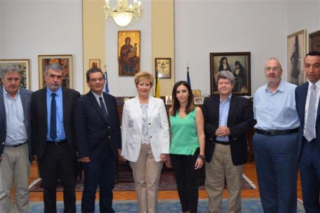 Ο Όμιλος ΕΛ.ΠΕ στηρίζει το έργο της απορρύπανσης του Θερμαϊκού