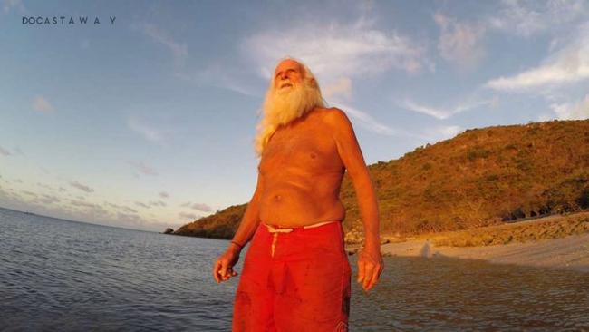 Η ιστορία του πρώην εκατομμυριούχου που ζει σαν Ροβινσώνας σε ένα ερημονήσι στην Αυστραλία [ΒΙΝΤΕΟ]