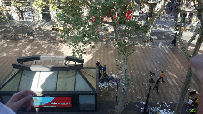 Τρομοκρατικό χτύπημα στη Βαρκελώνη - Φορτηγό έπεσε πάνω σε πεζούς