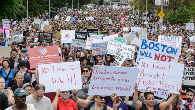 Μεγάλη αντιφασιστική διαδήλωση στη Βοστώνη