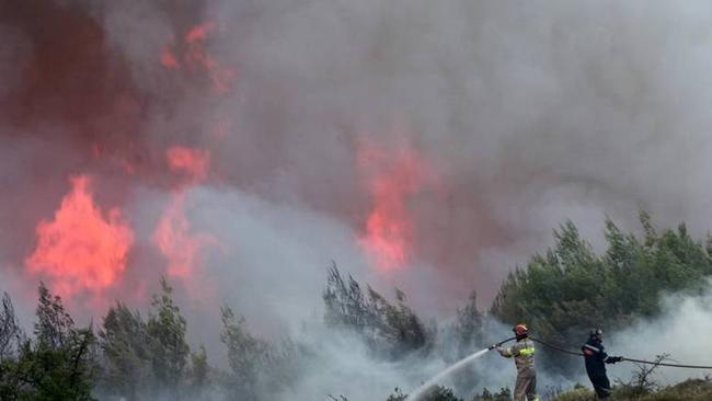 Μεγάλη φωτιά στη Ζαχάρω Ηλείας