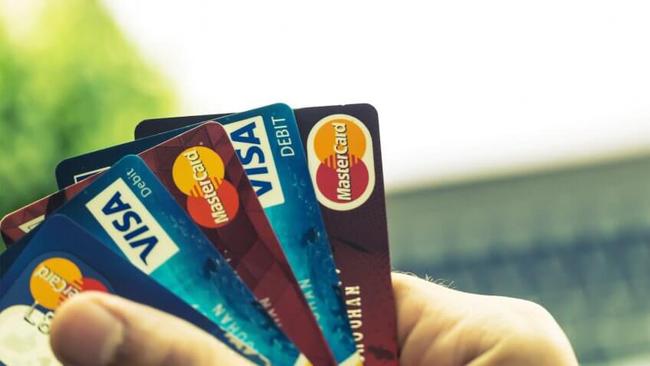 Αυτές οι χρεώσεις σε πιστωτικές κάρτες είναι παράνομες