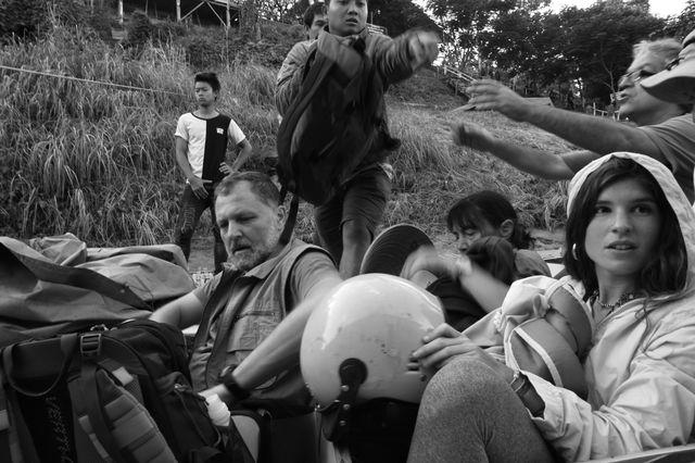 Στο "Χρυσό Τρίγωνο" της ηρωίνης και του οπίου, διασχίζοντας με ταχύπλοα τον Μεκόνγκ μέσα στη ζούγκλα [Photos]