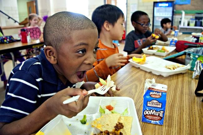 Δωρεάν γεύματα προσφέρει η πολιτεία της Νέας Υόρκης στους μαθητές των δημόσιων σχολείων
