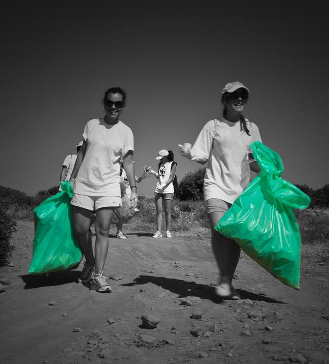 Όχι άλλα πλαστικά στις θάλασσές μας! Καθαρίζουμε την παραλία του Ανάλουκα