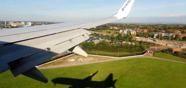 Η Ryanair ακύρωσε 2.000 πτήσεις – Δες τι κάνεις αν είναι και η δική σου