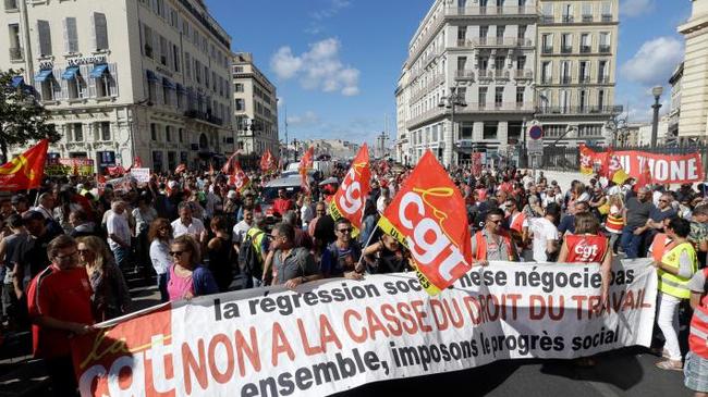 Στα "κάγκελα" οι Γάλλοι για την εργασιακή μεταρρύθμιση του Μακρόν