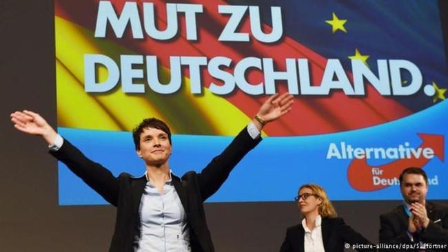 "Κάτω οι Ναζί, όλο το Βερολίνο μισεί την AfD"