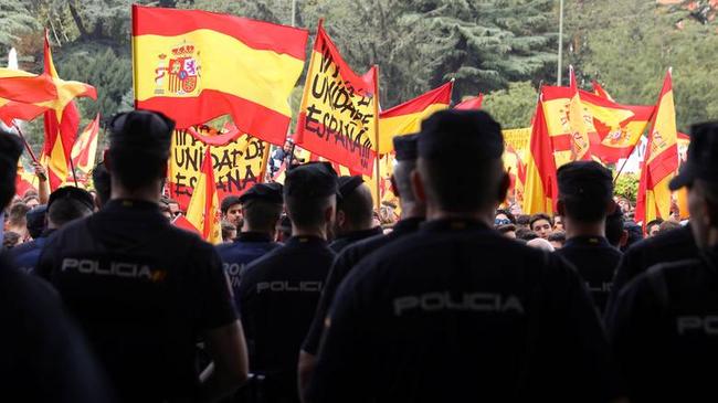 Καταλονία: Με στρατό προσπαθούν να εμποδίσουν το αυριανό δημοψήφισμα