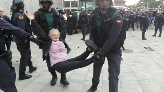Ραχόι: "Δεν έγινε δημοψήφισμα σήμερα στην Καταλονία" - 844 οι τραυματίες από την αστυνομική βία