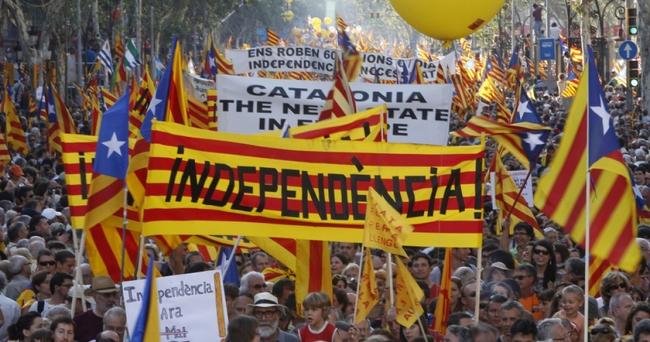 Οι οπαδοί της αυτονομίας απέκλεισαν την Καταλανική Βουλή - Αναμένεται να μιλήσει ο Πουτζδεμόν