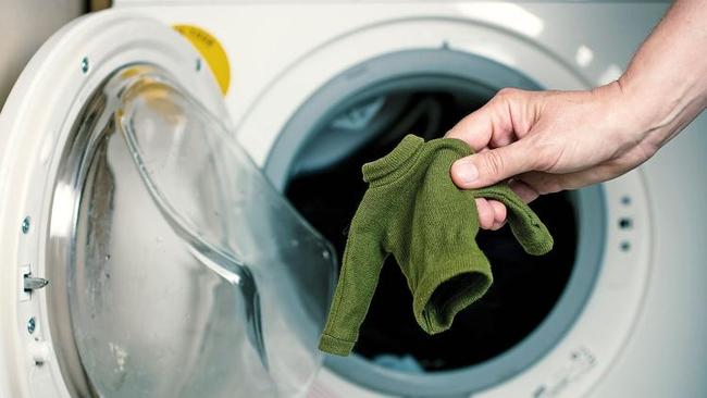 Τι να κάνετε αν σας "μπει" το πουλόβερ στο πλύσιμο
